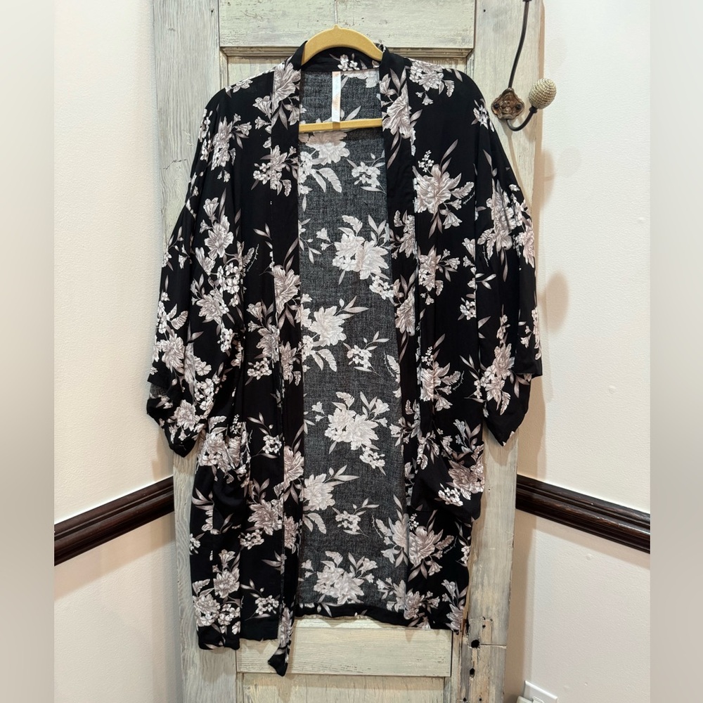 Spiritual Gangster Kimono Robe - Picture 3 of 13